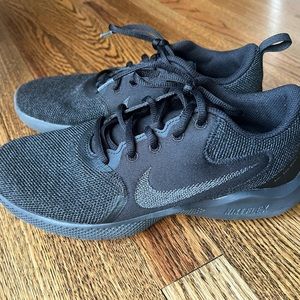 Nike Flex Experience Run 10 Sneaker Size 7.5  Black Dark Smoke Grey CI9960-001